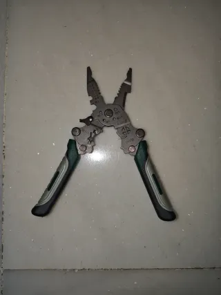 Herramienta multiusos para cables