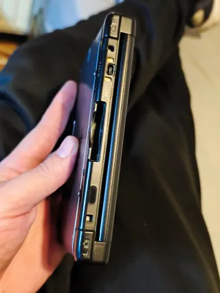 Nintendo 3DS XL con cargador y lápiz