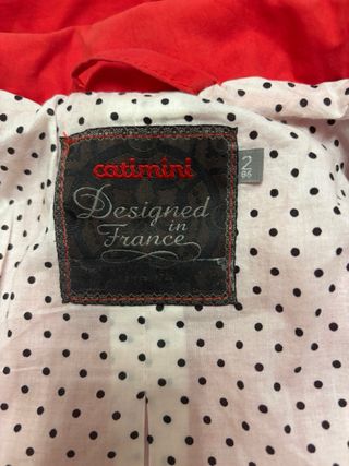 Gabardina niña flores roja