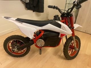 Mini Moto Eléctrica Infantil Roja y Blanca