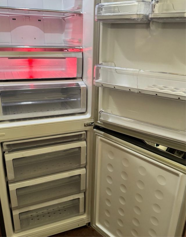 FRIGORÍFICO COMBI NI FROST MARCA SAMSUNG EN INOX