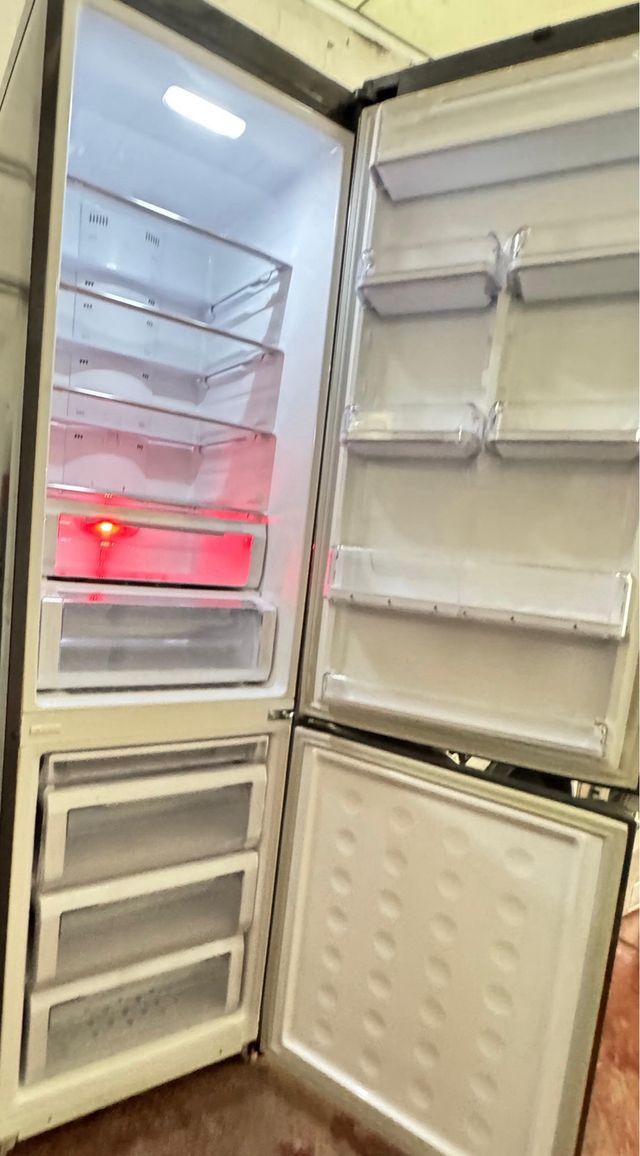 FRIGORÍFICO COMBI NI FROST MARCA SAMSUNG EN INOX