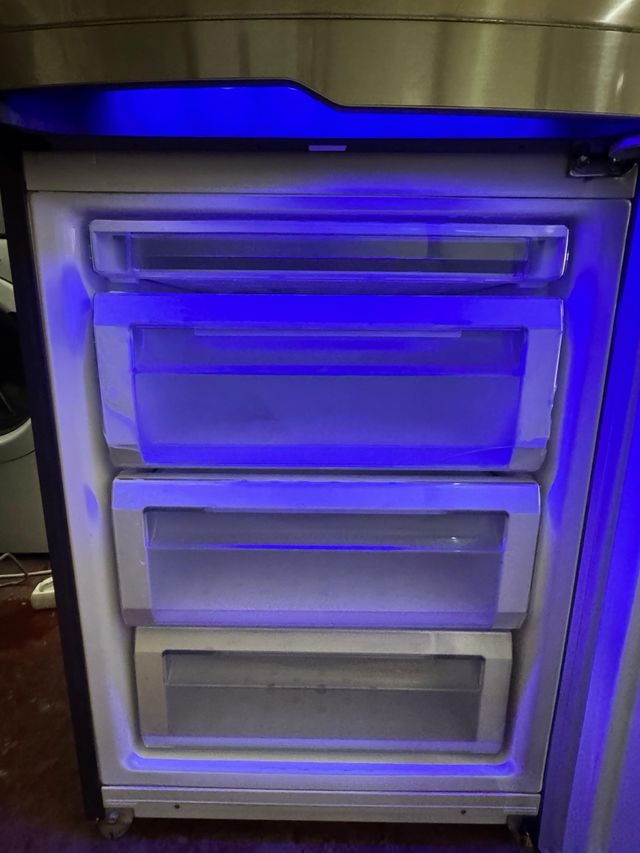 FRIGORÍFICO COMBI NI FROST MARCA SAMSUNG EN INOX