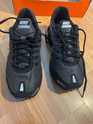 Nike Air Zapatillas Negras y Plateadas