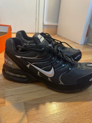 Nike Air Zapatillas Negras y Plateadas