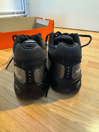 Nike Air Zapatillas Negras y Plateadas