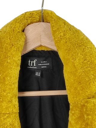 Abrigo texturizado de la marca Zara