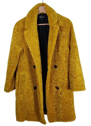 Abrigo texturizado de la marca Zara