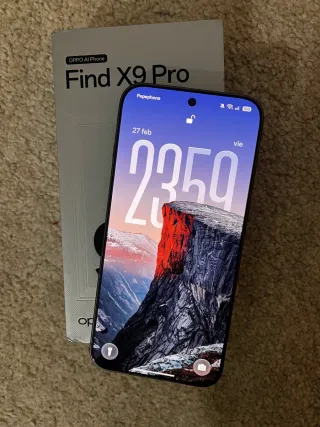 Oppo Find X9 Pro con cargador y fundas