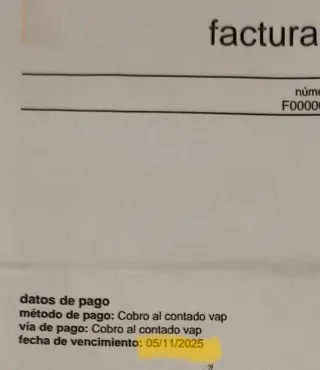 Oppo Find X9 Pro con cargador y fundas