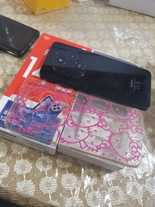 Xiaomi Redmi 14C Negro con funda Hello Kitty