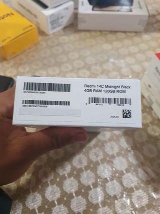 Xiaomi Redmi 14C Negro con funda Hello Kitty