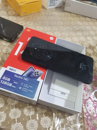 Xiaomi Redmi 14C Negro con funda Hello Kitty