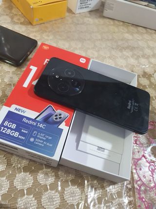 Xiaomi Redmi 14C Negro con funda Hello Kitty