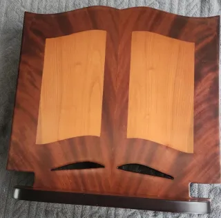 Atril de marquetería artesanal, maderas nobles