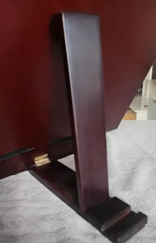 Atril de marquetería artesanal, maderas nobles