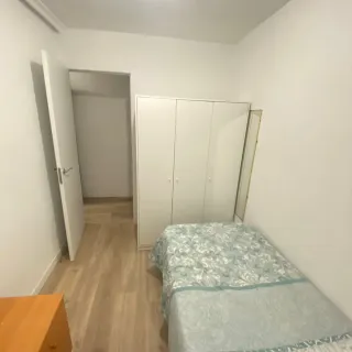 Se alquila habitación