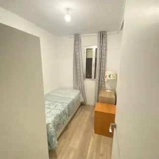 Se alquila habitación