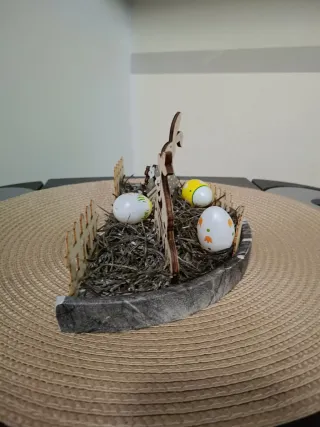 Decorazione Pasquale con Coniglietti e Uova