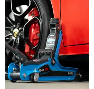 Gato hidráulico nuevo en su caja