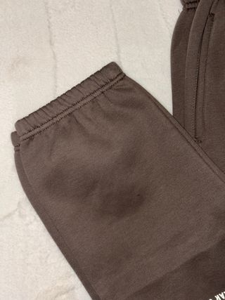 Chándal ESSENTIALS Marrón