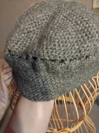 Cappello donna grigio lavorato a maglia