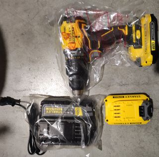 Taladro Percutor Stanley SFMCD715 + Batería