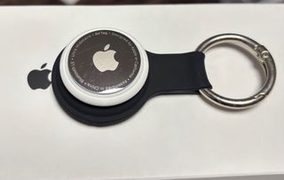 Apple AirTag + Funda de silicona.