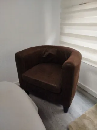 Sofá Conforama piel sintética marrón