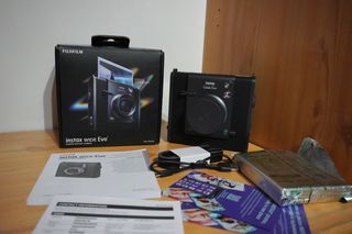 Fujifilm Instax wide evo