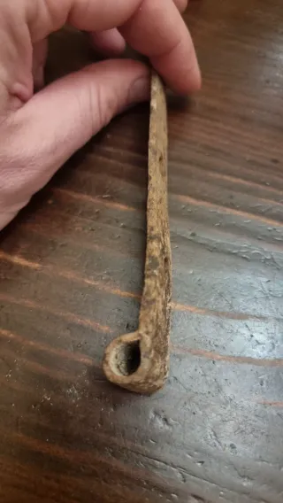 Bisagra antigua de metal