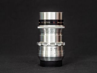 Meyer-Optik Görlitz Trioplan 2,8/100 mm  V rojo