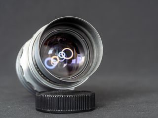 Meyer-Optik Görlitz Trioplan 2,8/100 mm  V rojo