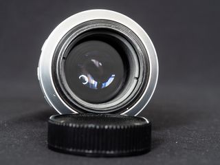 Meyer-Optik Görlitz Trioplan 2,8/100 mm  V rojo