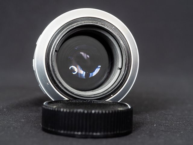 Meyer-Optik Görlitz Trioplan 2,8/100 mm V rosso