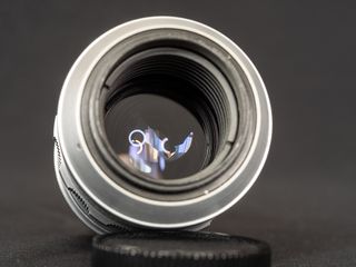 Meyer-Optik Görlitz Trioplan 2,8/100 mm  V rojo