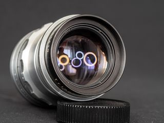 Meyer-Optik Görlitz Trioplan 2,8/100 mm  V rojo