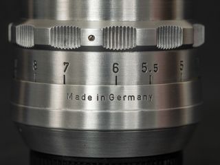 Meyer-Optik Görlitz Trioplan 2,8/100 mm  V rojo