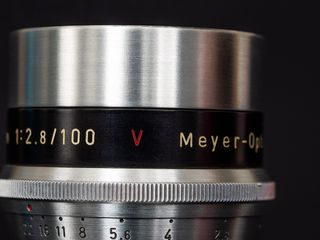Meyer-Optik Görlitz Trioplan 2,8/100 mm  V rojo