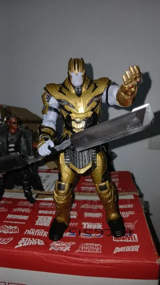 Thanos Marvel Select Figura