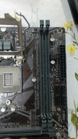 Gigabyte H410M H LGA1200 - No funciona - Piezas