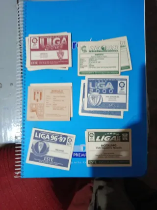 16 Cromos de fútbol varias temporadas