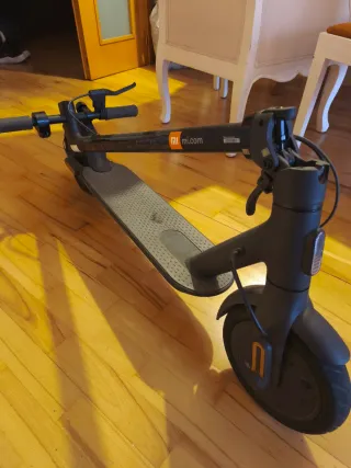 Patinete Xiaomi Mi electric scooter Essentsial
