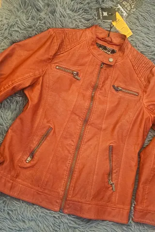 Chaqueta Koroshi sintética roja