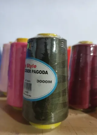 Lote de hilos para coser y remallar