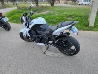 Kawasaki Z750 2009 Blanca