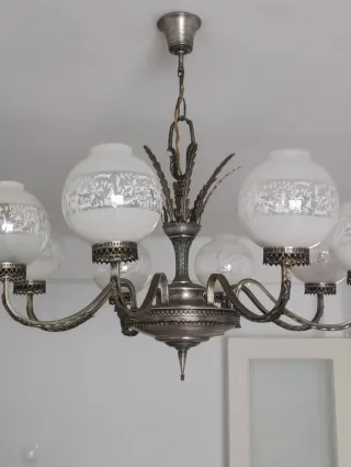 Lámpara de techo plateada con globos