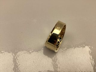 sello oro 18k con piedra