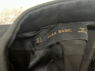 Blazer negro con botones dorados