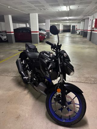 Suzuki GSX-S 125 Naked Negra y Azul